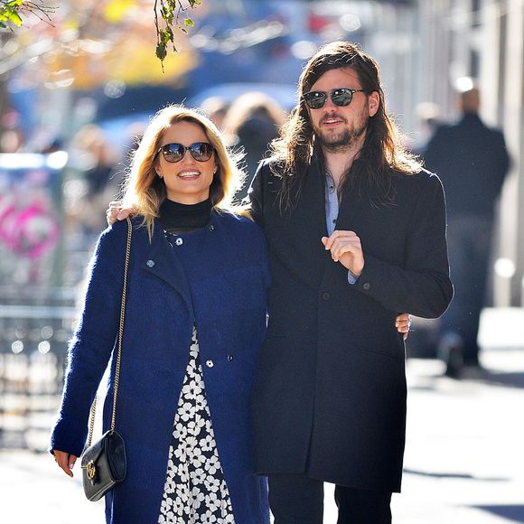Exclusif - Dianna Agron et son petit-ami Winston Marshall se promènent en amoureux à New York, le 22 novembre 2015. © CPA/Bestimage
