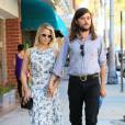 Dianna Agron et son compagnon Winston Marshall se promènent en amoureux dans les rues de Beverly Hills, le 2 octobre 2015
