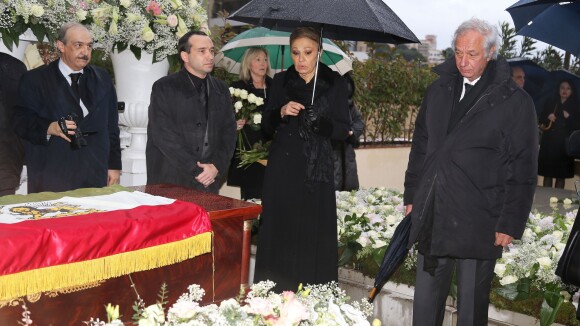Obsèques d'Ashraf Pahlavi: Farah Diba en deuil, adieu discret à la soeur du Shah