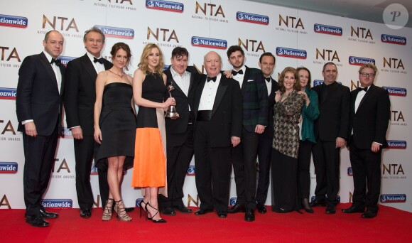 Lord Julian Fellowes, Laura Carmichael et les acteurs de la série TV "Downton Abbey" - PressRoom des National Television Awards à Londres. Le 20 janvier 2016