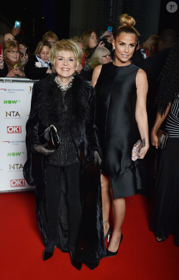Gloria Hunniford et Katie Price - People au National Television Awards à Londres. Le 20 janvier 2016