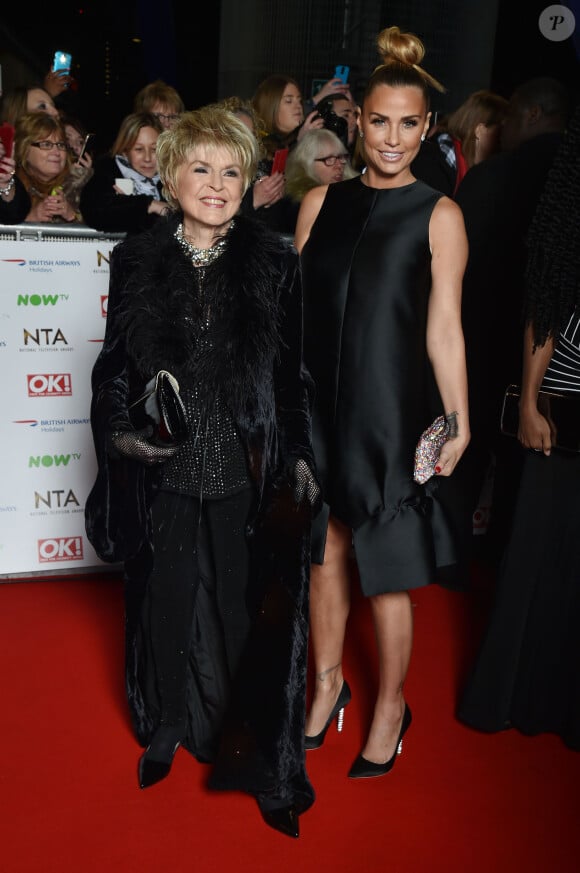 Gloria Hunniford et Katie Price - People au National Television Awards à Londres. Le 20 janvier 2016