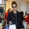 Jessica Alba fait du shopping à West Hollywood le 17 janvier 2016.