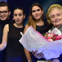 Joyce Jonathan et Maude : Concert solidaire devant Bernadette Chirac