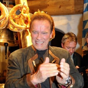 Arnold Schwarzenegger lors de la Weißwurstparty organisée dans la ville de Going, le 22 janvioer 2016.