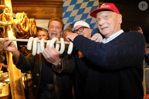 Arnold Schwarzenegger, DJ Ötzi / Gerry Friedle, Niki Lauda lors de la Weißwurstparty organisée dans la ville de Going, le 22 janvioer 2016.