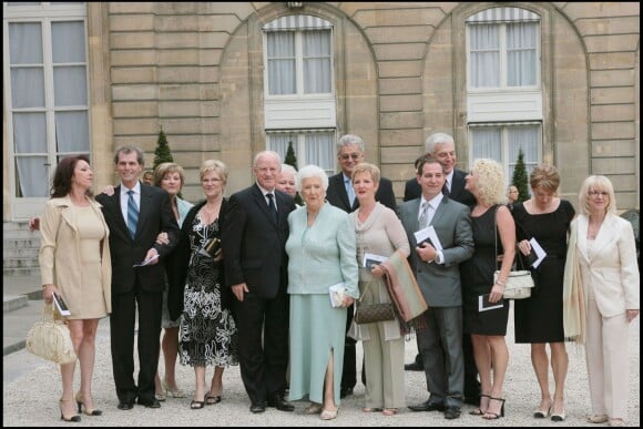 Dècès de Daniel Dion, frère de Céline Dion, des suites d'un cancer à 59 ans - Céline Dion faite Chevalier de la légion d'honneur à Paris en mai 2008, devant sa famille