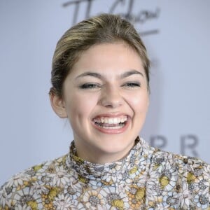 Louane pose en marge du défilé de Fashion ID pendant la Fashion Week de Berlin le samedi 23 janvier 2016.