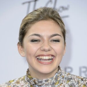 Louane pose en marge du défilé de Fashion ID pendant la Fashion Week de Berlin le samedi 23 janvier 2016.