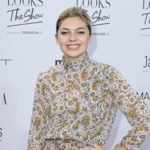 Louane pose en marge du défilé de Fashion ID pendant la Fashion Week de Berlin le samedi 23 janvier 2016.