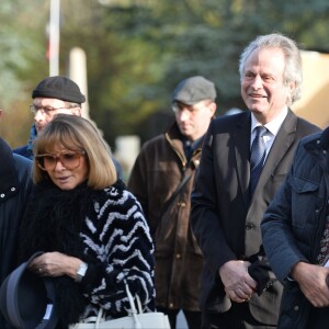 Franz-Olivier Giesbert et Antoine Gallimard lors des obsèques de Michel Tournier à Choisel, le 25 janvier 2016