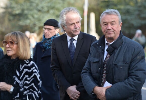 Franz-Olivier Giesbert et Antoine Gallimard lors des obsèques de Michel Tournier à Choisel, le 25 janvier 2016