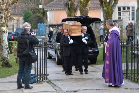 Obsèques de l'écrivain Michel Tournier décédé le 18 janvier, en l'église de Saint-Jean-Baptiste à Choisel, le 25 janvier 2016