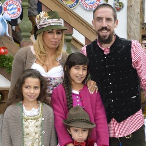 Franck Ribéry lors de l'Oktoberfest avec sa femme Wahiba et ses enfants Salif, Shakinez et Hizya à Munich en Allemagne le 5 octobre 201