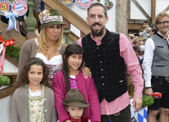 Franck Ribéry lors de l'Oktoberfest avec sa femme Wahiba et ses enfants Salif, Shakinez et Hizya à Munich en Allemagne le 5 octobre 201