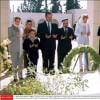 La princesse Aisha, la princesse Muna, la reine Noor et le prince Faisal et sa famille se recueillant le 14 novembre 2002 à la mémoire du roi Hussein.