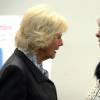 Camilla Parker Bowles en visite le 27 janvier 2016 dans les locaux de l'association SafeLives à Londres, qui vient en aide aux femmes victimes de violences conjugales.