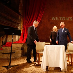 Le prince Charles et Camilla Parker Bowles inaugurant le Wilton's Music Hall à Londres, le 28 janvier 2016.