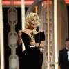 Lady Gaga reçoit le Golden Globe Award de Meilleure Actrice dans une mini-série ou film télévisé aux 73e Golden Globe Awards. Beverly Hills, Los Angeles, le 10 janvier 2016.