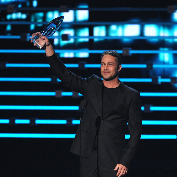 Taylor Kinney aux People's Choice Awards 2016 à Los Angeles. Le 6 janvier 2016.