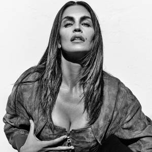 Cindy Crawford - Balmain pour sa campagne printemps été 2016 fait appel aux "anciennes gloires des années 90" Cindy Crawford, Naomi Campbell et Claudia Schiffer. Une série en noir et blanc.