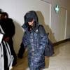 Rihanna arrive (presque ) incognito à l'aéroport CDG près de Paris le 23 janvier 2016.