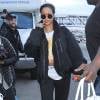 Rihanna arrive à l'aéroport de Los Angeles, le 8 janvier 2016.