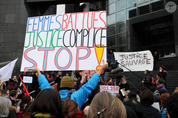 Manifestation à Paris pour obtenir la grâce de Jacqueline Sauvage, le 23 janvier 2016.