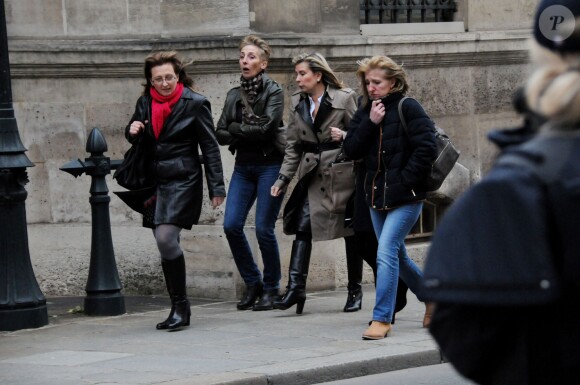 François Hollande a reçu les filles de Jacqueline Sauvage, Carole et Fabienne Marot, ainsi que leurs avocates Nathalie Tomasini et Janine Bonaggiunta, à l'Elysée le 29 janvier 2016.