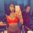 Kylie Jenner, torride en sous-vêtements assortis à son rouge à lèvres. Photo publiée le 1er février 2016.