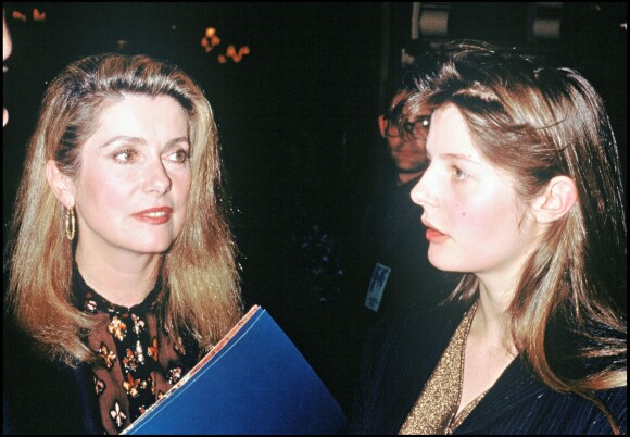 Catherine Deneuve et sa fille Chiara Mastroianni au défilé Jean-Paul Gaultier le 19 octobre 1990