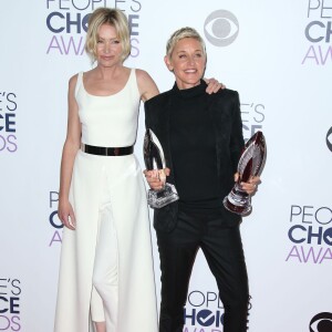 Ellen DeGeneres et sa femme Portia de Rossi - Press room des People Choice Awards 2016 à Los Angeles le 6 janvier 2015.