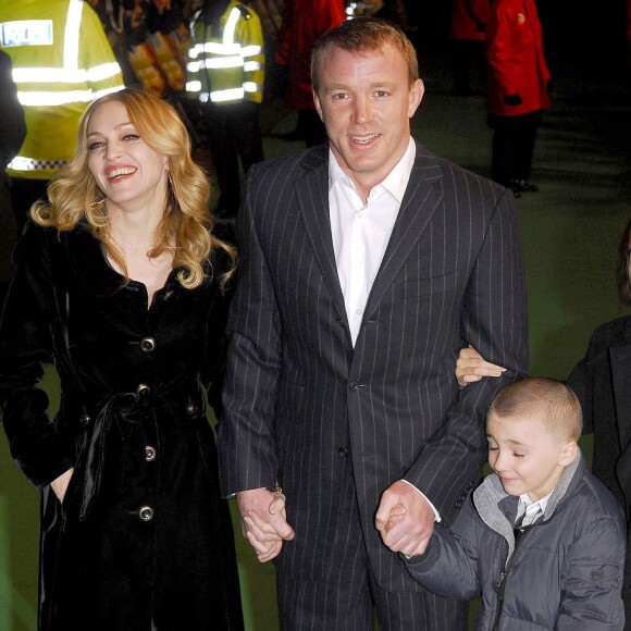 Madonna et Guy Ritchie avec Rocco et Lourdes à Londres le 25 janvier 2007.