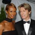 David Bowie et sa femme Iman à la soirée des American Fashion Awards à New York le 3 juin 2002