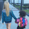Apple, la fille de Gwyneth Paltrow et Chris Martin, et Blue Ivy, la fille de Beyoncé, sur le chemin du Super Bowl le 7 février 2016 à Santa Clara.