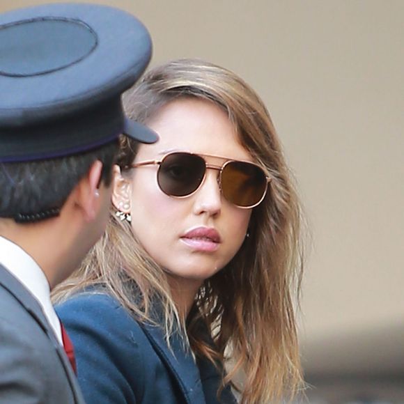 Jessica Alba et sa fille Haven se rendent à une fête à l'hôtel Montage à Beverly Hills, le 20 décembre 2015.