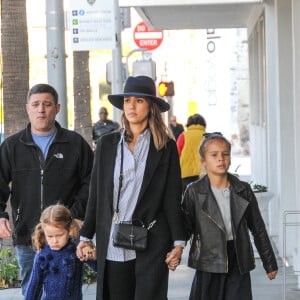 Jessica Alba et ses filles Honor et Haven sont allées au ‘M Cafe' à Beverly Hills, le 28 novembre 2015