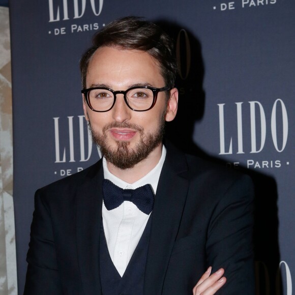 Christophe Willem - Photocall à l'occasion de la présentation du nouveau spectacle du Lido "Paris Merveilles" à Paris, le 8 avril 2015.