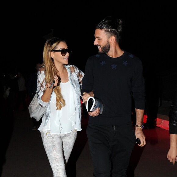 Nabilla Benattia et son compagnon Thomas Vergara se promènent à Cannes à l'occasion du festival du film le 18 mai 2014.