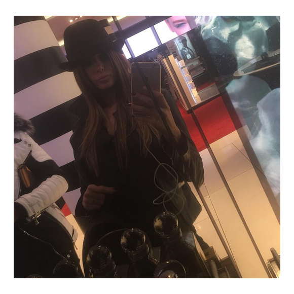 Nabilla de passage à Paris, a été entendue par la justice sur un séjour en Suisse avec son chéri Thomas Vergara, en complète violation de son contrôle judiciaire. Photo publiée sur Instagram, le 9 février 2016.
