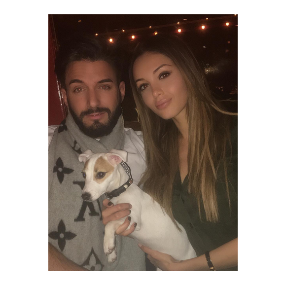 Nabilla fête ses 24 ans au restaurant avec son chéri Thomas Vergara, en complète violation de son contrôle judiciaire. Photo publiée sur Instagram, le 8 février 2016.