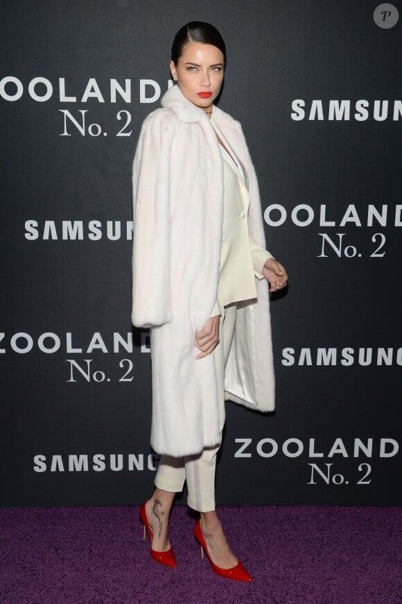 Adriana Lima assiste à l'avant-première du film "Zoolander 2" à l'Alice Tully Hall, au Lincoln Center. New York, le 9 février 2016.