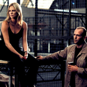 Charlize Theron et Jason Statham dans Braquage à l'italienne (2003). Les deux acteurs pourraient se retrouver dans Furious 8.