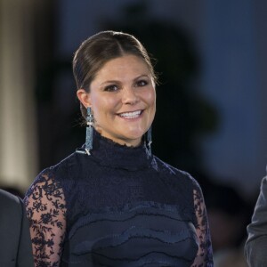 La princesse Victoria de Suède, enceinte de 8 mois, prenait part à la cérémonie de remise des Global Change Awards de la Fondation H&M Conscious à l'Hôtel de Ville de Stockholm le 10 février 2016.