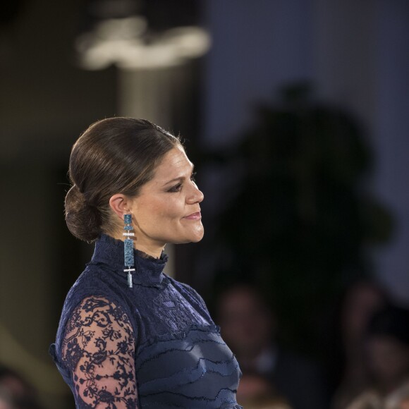 La princesse Victoria de Suède, enceinte de 8 mois, prenait part à la cérémonie de remise des Global Change Awards de la Fondation H&M Conscious à l'Hôtel de Ville de Stockholm le 10 février 2016.