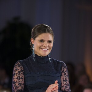 La princesse Victoria de Suède, enceinte de 8 mois, prenait part à la cérémonie de remise des Global Change Awards de la Fondation H&M Conscious à l'Hôtel de Ville de Stockholm le 10 février 2016.