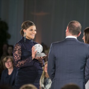 La princesse Victoria de Suède, enceinte de 8 mois, prenait part à la cérémonie de remise des Global Change Awards de la Fondation H&M Conscious à l'Hôtel de Ville de Stockholm le 10 février 2016.