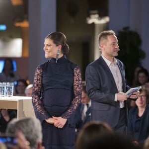 La princesse Victoria de Suède, enceinte de 8 mois, prenait part à la cérémonie de remise des Global Change Awards de la Fondation H&M Conscious à l'Hôtel de Ville de Stockholm le 10 février 2016.