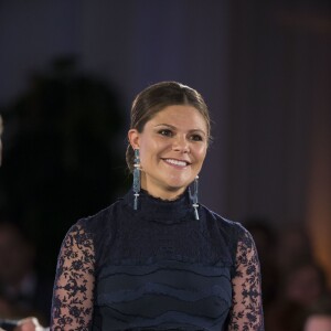 La princesse Victoria de Suède, enceinte de 8 mois, prenait part à la cérémonie de remise des Global Change Awards de la Fondation H&M Conscious à l'Hôtel de Ville de Stockholm le 10 février 2016.