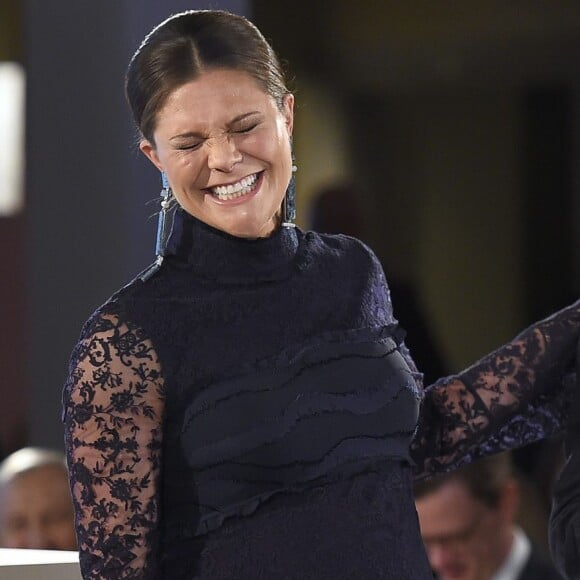 La princesse héritière Victoria de Suède, enceinte de huit mois, lors de la cérémonie de remise des Global Change Awards de la Fondation H&M Conscious à l'Hôtel de Ville de Stockholm le 10 février 2016.